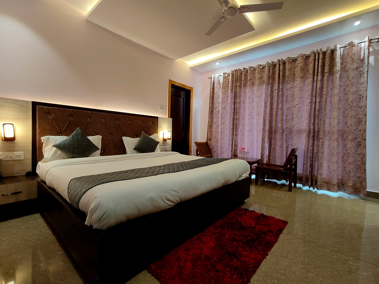 hotel-solitude-dharamshala--deluxe-room